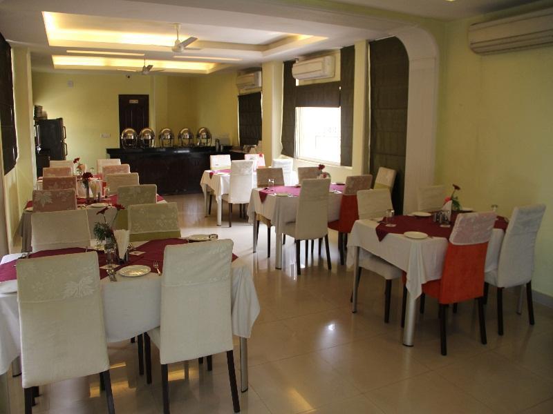 Clarks Inn Nehru Place New Delhi Exteriör bild